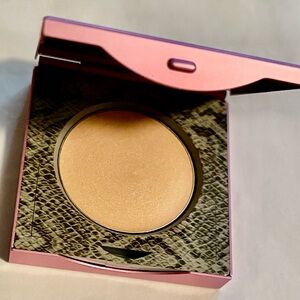 New! Luminizer Mally Beauty Heavenly Luminizer Radiant Gold Highlighter